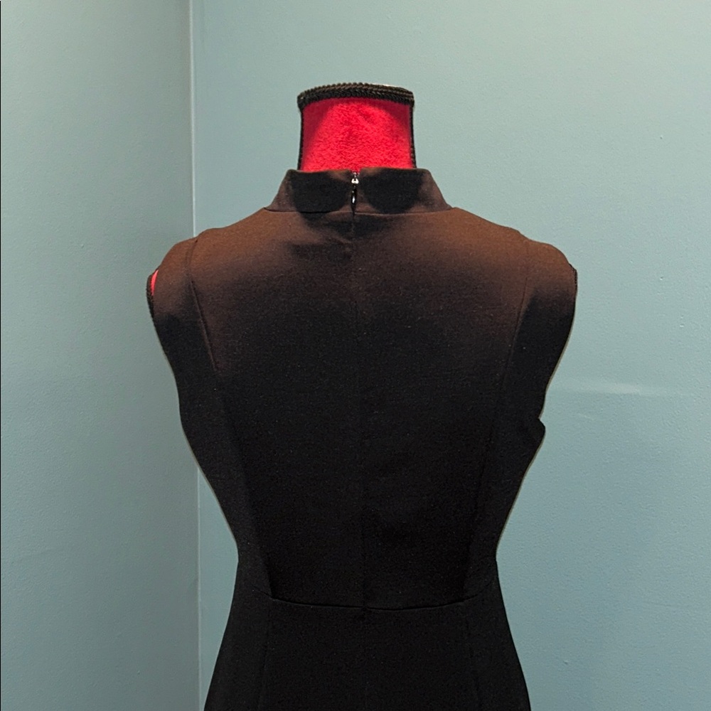 Classic Black Sleeveless V-Neck Dress Size Medium - Picture 6 of 14